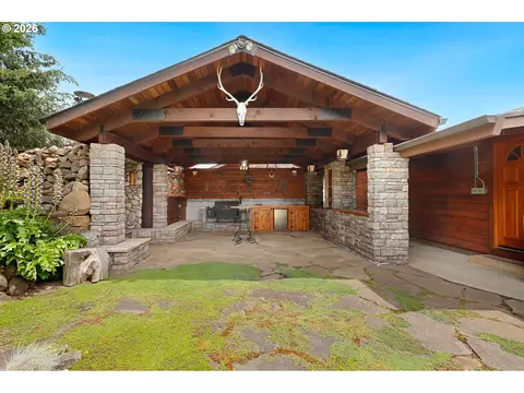 Exterior - 33740 S Ball Rd, Molalla, OR 97038 photo 8 of 13