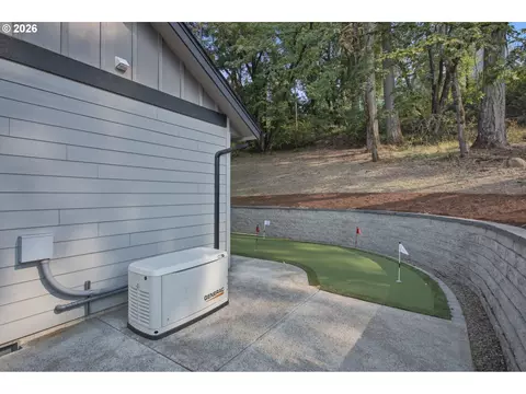 Exterior - 980 S 66th Pl, Springfield, OR 97478 photo 11 of 17