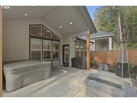 Exterior - 980 S 66th Pl, Springfield, OR 97478 photo 8 of 17
