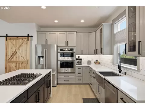Kitchen - 980 S 66th Pl, Springfield, OR 97478 photo 4 of 6