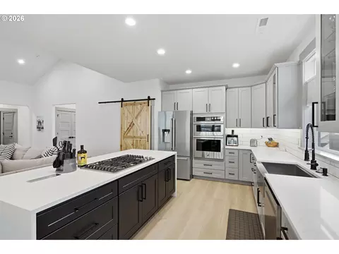 Kitchen - 980 S 66th Pl, Springfield, OR 97478 photo 3 of 6
