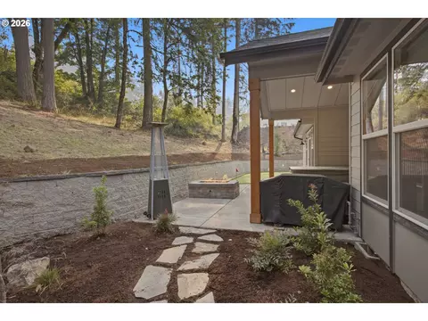 Exterior - 980 S 66th Pl, Springfield, OR 97478 photo 12 of 17