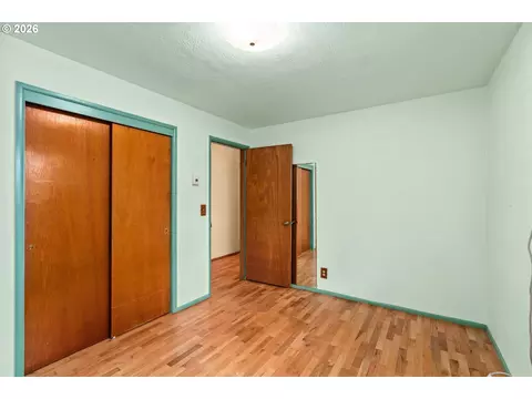 Bedroom - 520 E 33rd Ave, Eugene, OR 97405 photo 2 of 6