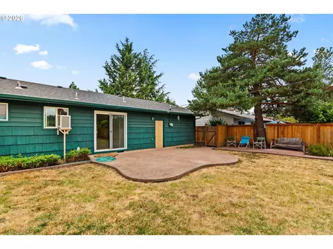 Exterior - 520 E 33rd Ave, Eugene, OR 97405 photo 8 of 9