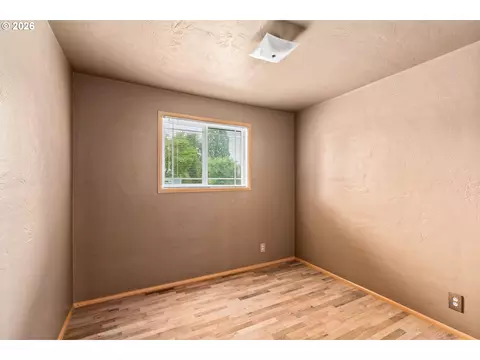 Bedroom - 520 E 33rd Ave, Eugene, OR 97405 photo 5 of 6