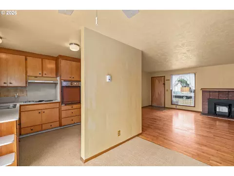 Living - 520 E 33rd Ave, Eugene, OR 97405 photo 5 of 5