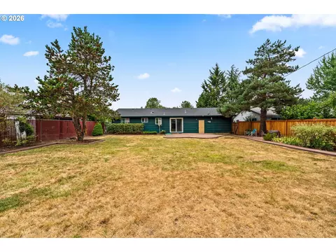 Exterior - 520 E 33rd Ave, Eugene, OR 97405 photo 7 of 9