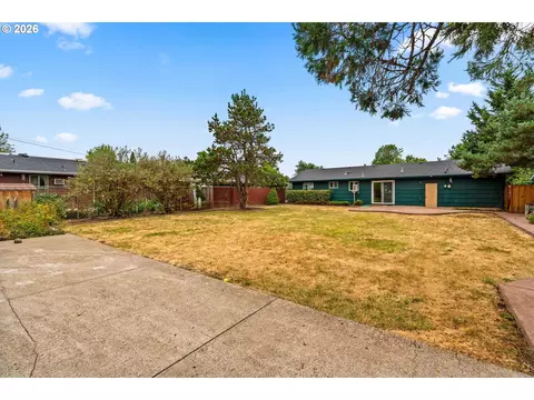 Exterior - 520 E 33rd Ave, Eugene, OR 97405 photo 5 of 9