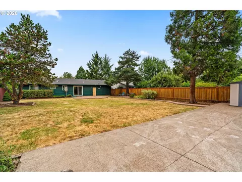 Exterior - 520 E 33rd Ave, Eugene, OR 97405 photo 6 of 9