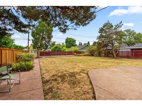 Exterior - 520 E 33rd Ave, Eugene, OR 97405 photo 3 of 9