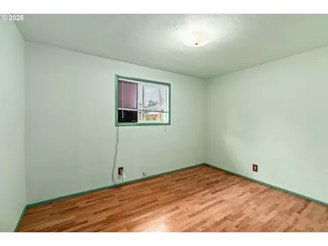 Bedroom - 520 E 33rd Ave, Eugene, OR 97405 photo 1 of 6