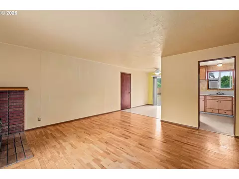Living - 520 E 33rd Ave, Eugene, OR 97405 photo 4 of 5