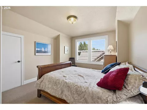 Bedroom - 2260 Turnberry Ct, Eugene, OR 97401 photo 6 of 6