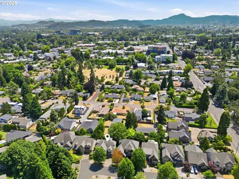 View/Area - 2260 Turnberry Ct, Eugene, OR 97401 photo 1 of 3