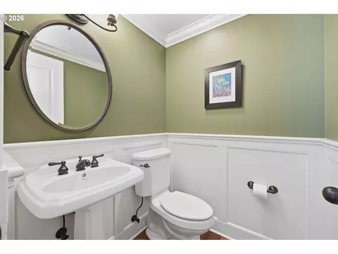 Bath - 2260 Turnberry Ct, Eugene, OR 97401 photo 1 of 6