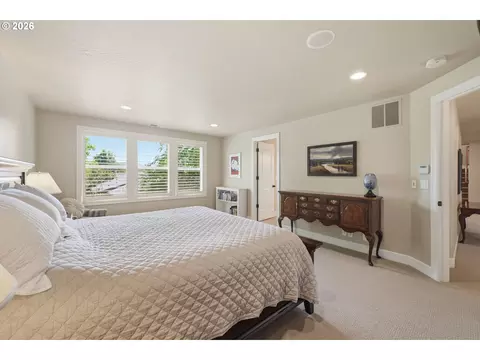 Bedroom - 2260 Turnberry Ct, Eugene, OR 97401 photo 2 of 6