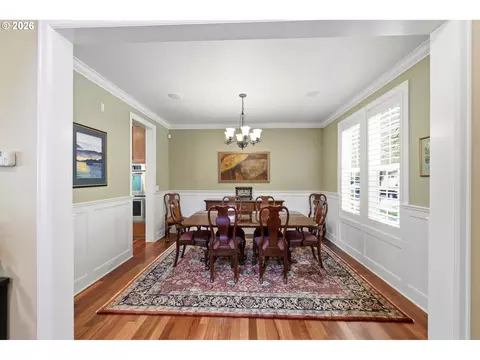 Dining - 2260 Turnberry Ct, Eugene, OR 97401 photo 3 of 3