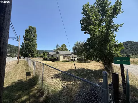 140 Poplar St, Powers, OR 97466 photo 4