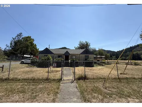 140 Poplar St, Powers, OR 97466 photo 2