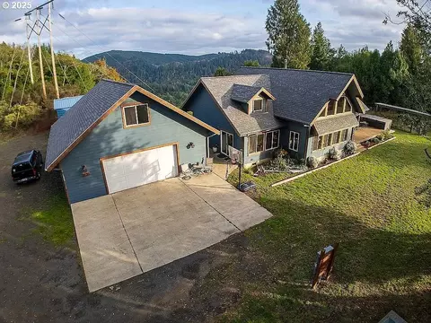 2636 Western Dr, Coquille, OR 97423