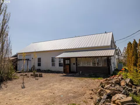 920 Randall Rd, Centerville, WA 98613