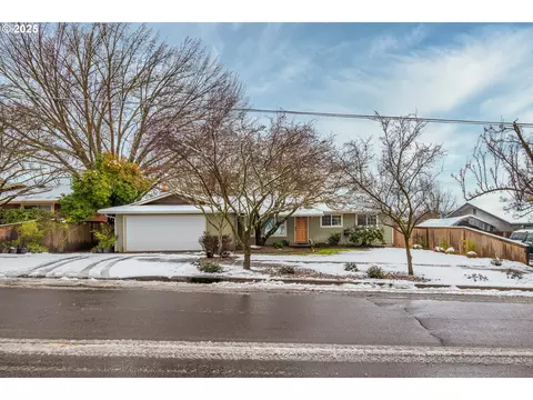 1479 NE A St, Grants Pass, OR 97526