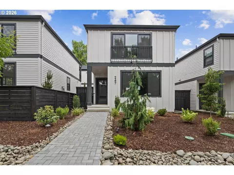 247 E Ave, Lake Oswego, OR 97034