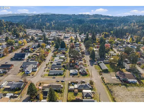 View/Area - 294 NW 3rd Ave, Estacada, OR 97023 photo 4 of 6