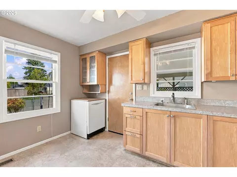 Kitchen - 294 NW 3rd Ave, Estacada, OR 97023 photo 2 of 3