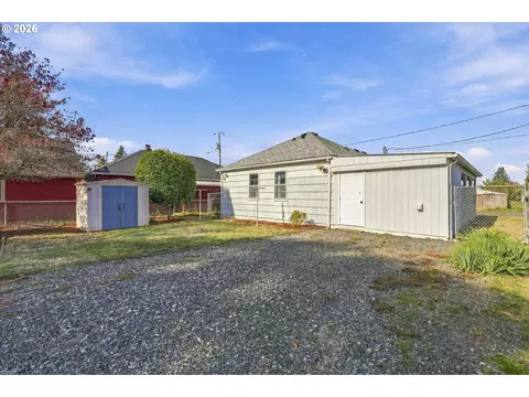 Exterior - 294 NW 3rd Ave, Estacada, OR 97023 photo 1 of 4
