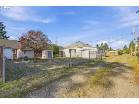 Exterior - 294 NW 3rd Ave, Estacada, OR 97023 photo 2 of 4