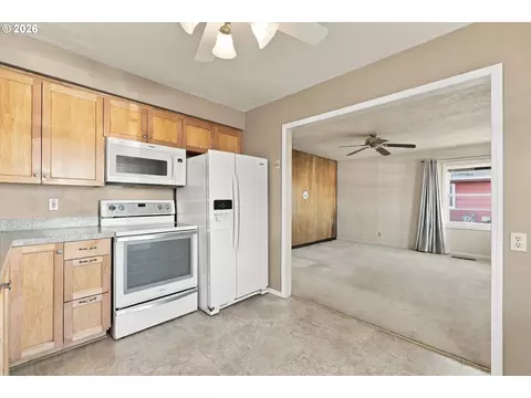 Kitchen - 294 NW 3rd Ave, Estacada, OR 97023 photo 3 of 3