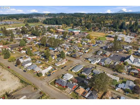 View/Area - 294 NW 3rd Ave, Estacada, OR 97023 photo 6 of 6