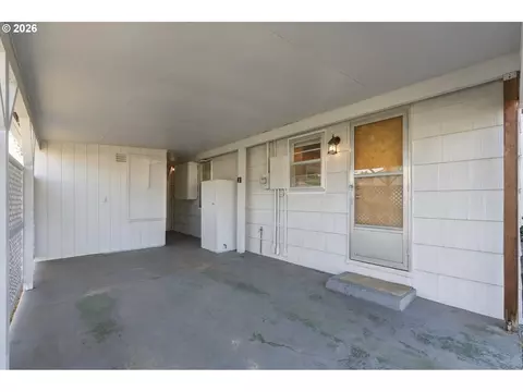 Exterior - 294 NW 3rd Ave, Estacada, OR 97023 photo 4 of 4
