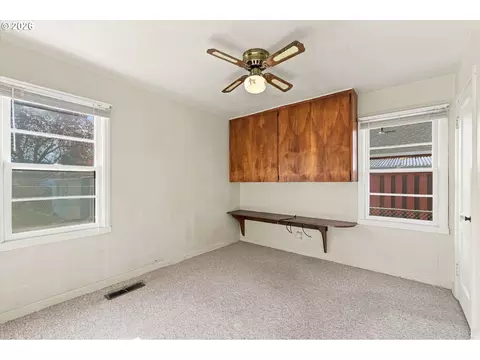 Bedroom - 294 NW 3rd Ave, Estacada, OR 97023 photo 3 of 4