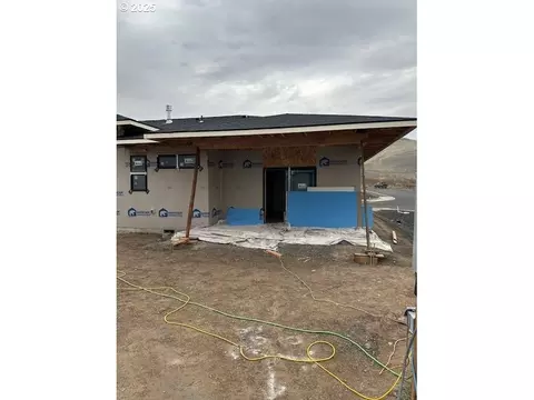 Exterior - 904 SW 43rd St, Pendleton, OR 97801 photo 3 of 8