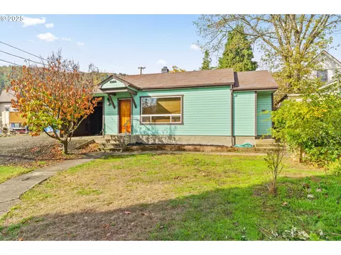 1220 SE Fullerton St, Roseburg, OR 97470