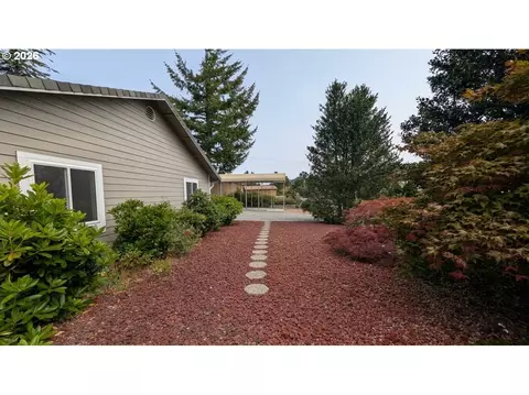 Exterior - 1751 Willow Loop, Florence, OR 97439 photo 2 of 5