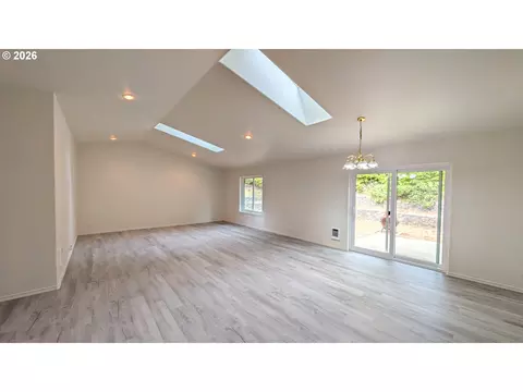 Living - 1751 Willow Loop, Florence, OR 97439 photo 1 of 4