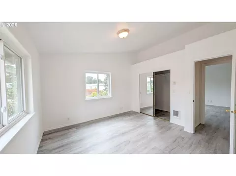 Bedroom - 1751 Willow Loop, Florence, OR 97439 photo 2 of 4