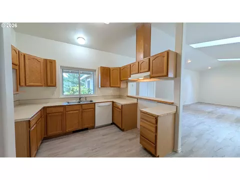 Kitchen - 1751 Willow Loop, Florence, OR 97439 photo 1 of 1