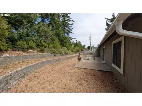 Exterior - 1751 Willow Loop, Florence, OR 97439 photo 4 of 5