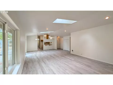 Living - 1751 Willow Loop, Florence, OR 97439 photo 3 of 4