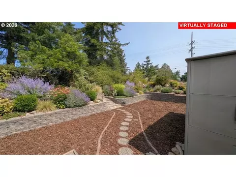 Exterior - 1751 Willow Loop, Florence, OR 97439 photo 3 of 5