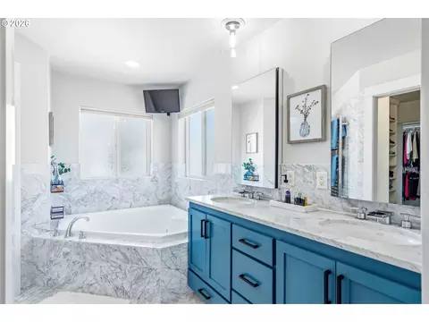 Bath - 3465 Brookview Dr, Eugene, OR 97401 photo 1 of 4