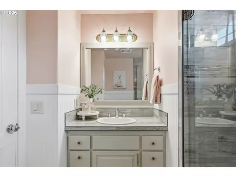 Bath - 3465 Brookview Dr, Eugene, OR 97401 photo 3 of 4