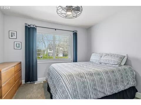 Bedroom - 3465 Brookview Dr, Eugene, OR 97401 photo 5 of 6