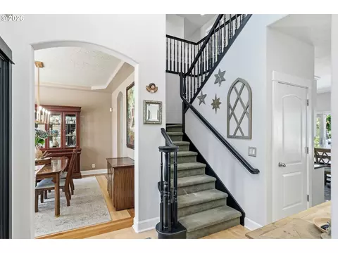 Entry Way - 3465 Brookview Dr, Eugene, OR 97401 photo 2 of 4
