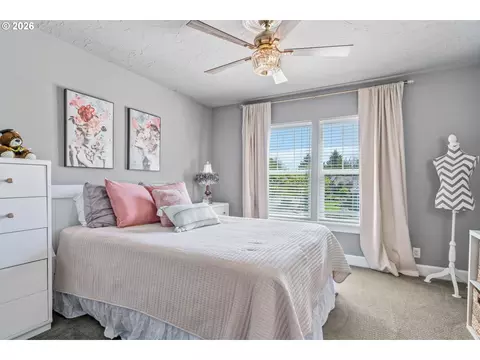 Bedroom - 3465 Brookview Dr, Eugene, OR 97401 photo 4 of 6