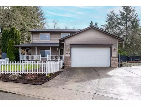 784 NEdgehill Dr, Estacada, OR 97023
